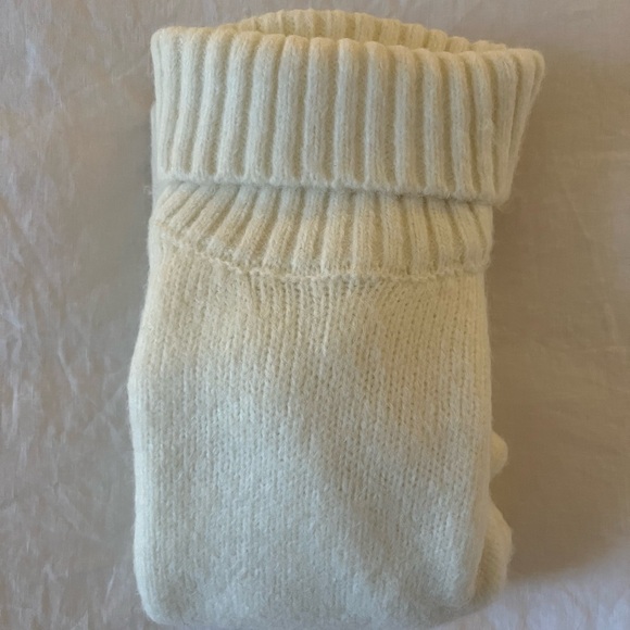 Mimz Turtleneck Cream - Picture 5 of 5